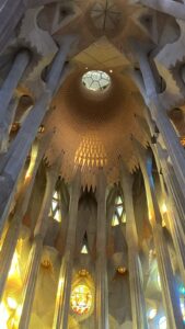vista de cúpula de Iglesia Sagrada familia